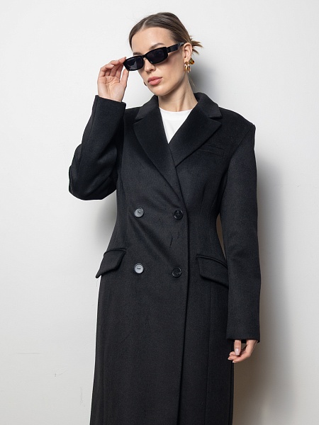 Двубортное пальто приталенного силуэта