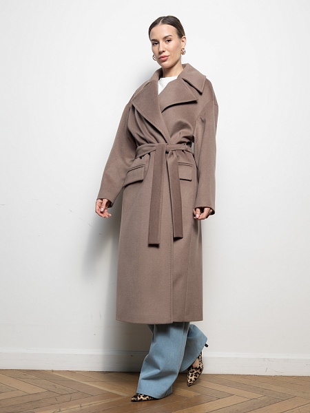 Пальто на запа́х с поясом
